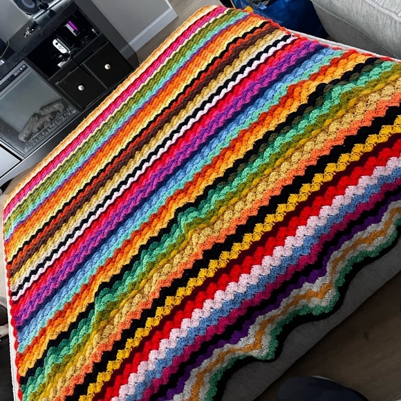 Handmade Crochet Afghan Blanket Multicolor Shell Stitch rainbow - Picture 2 of 7